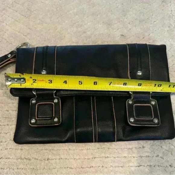 Daisy Fuentes Black Fold-over Clutch - Picture 4 of 7